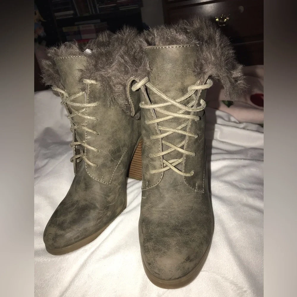 Cute Fur High Heel Boots - Picture 2 of 10